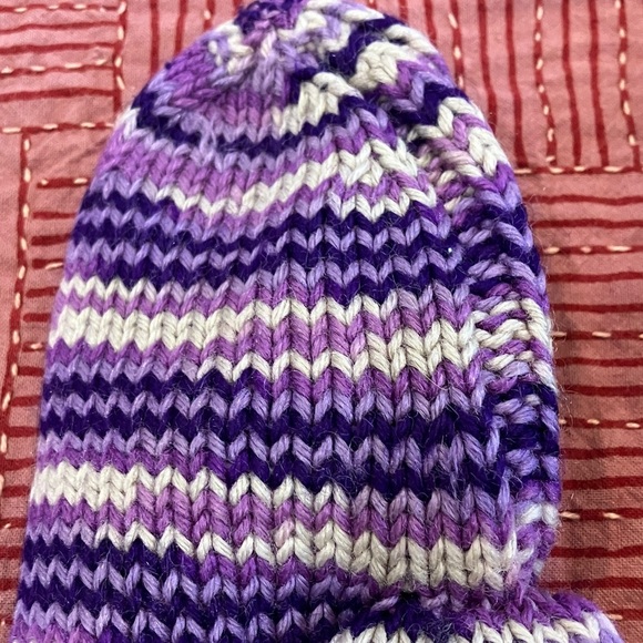 Purple and White handKnit wool Mittens - Picture 5 of 9